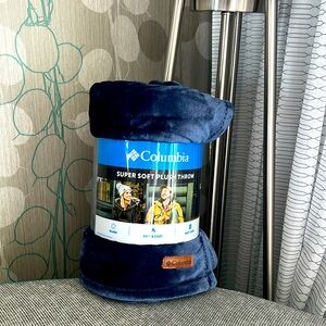 Columbia Plush Throw/Blanket NEW Super Soft Indoor/Outdoor